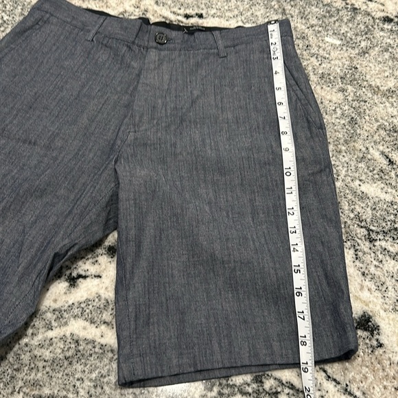 BNWT Size 32 H&M slim fit shorts, 2 side pockets, 2 back pockets and belt loops - Picture 9 of 10